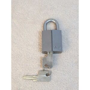 Yale Padlock Hardened Shackle Lock w/ 2 Keys Silver Gray Security